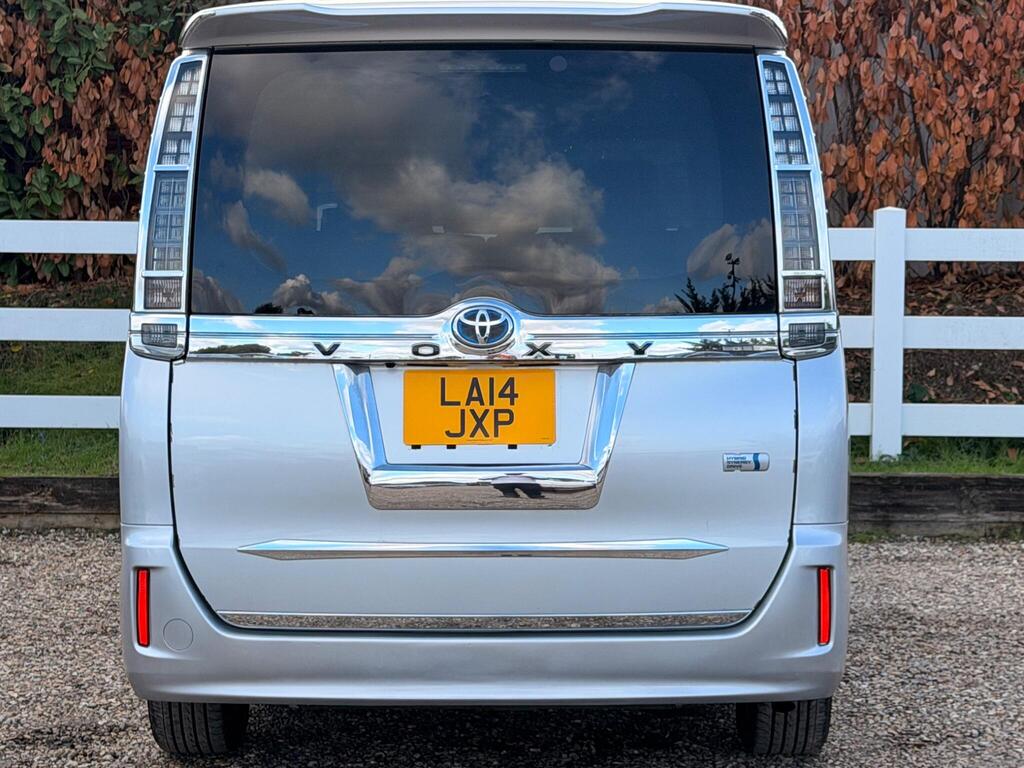 2014 Toyota Voxy thumbnail 18