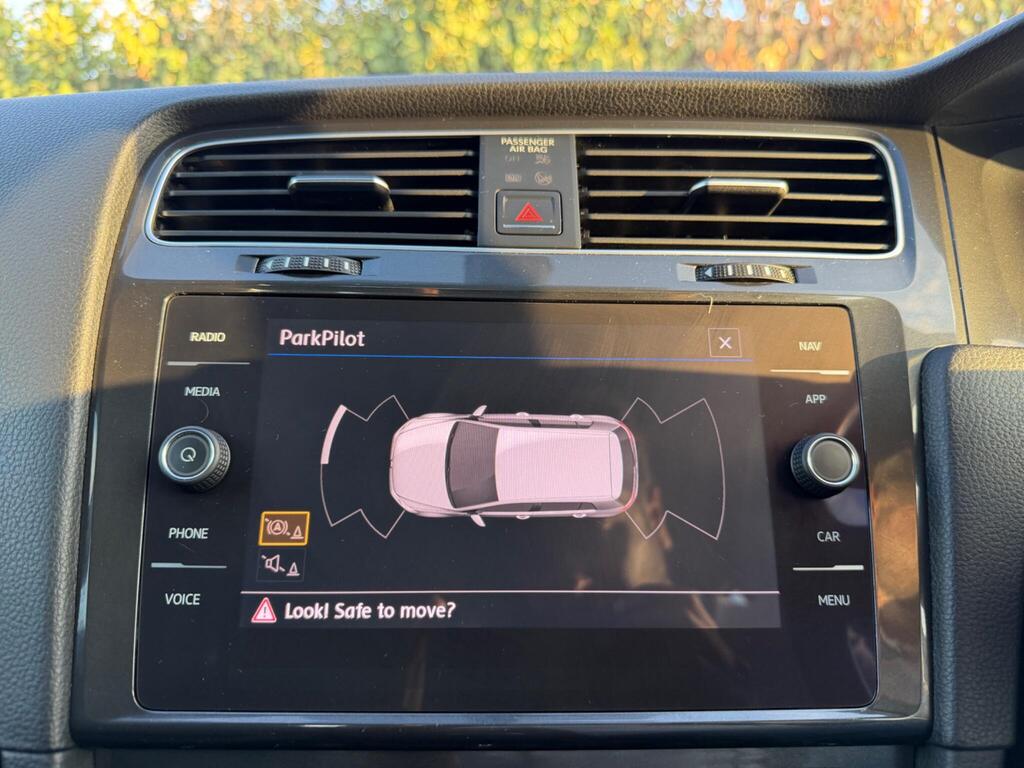 2018 Volkswagen Golf thumbnail 34