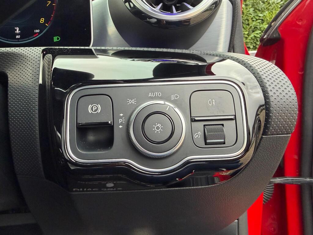 2018 Mercedes-Benz A Class thumbnail 25