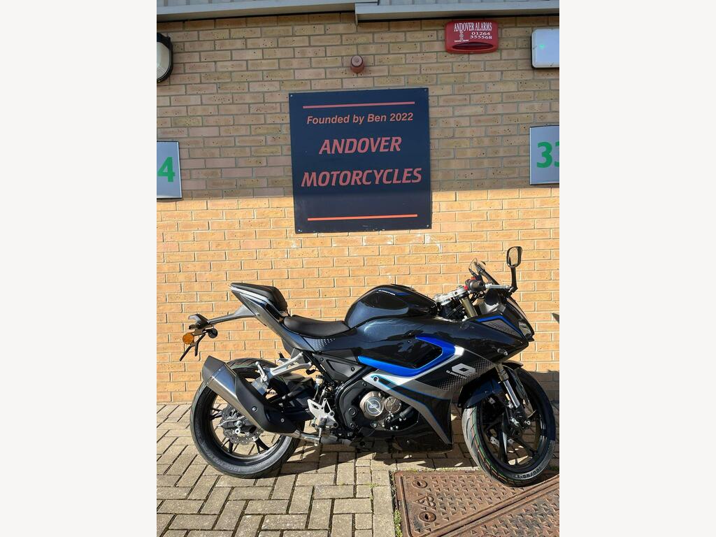 QJMotor SRK 125 R Super Sports 125 Sports Euro 5