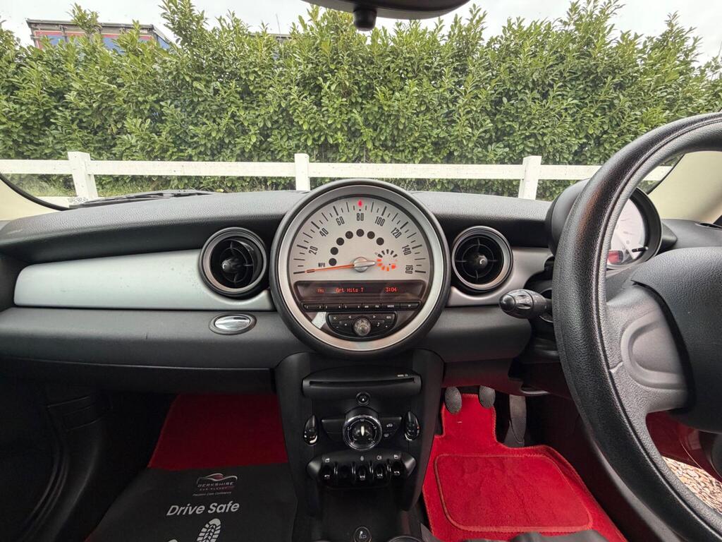 2011 MINI Hatch thumbnail 15