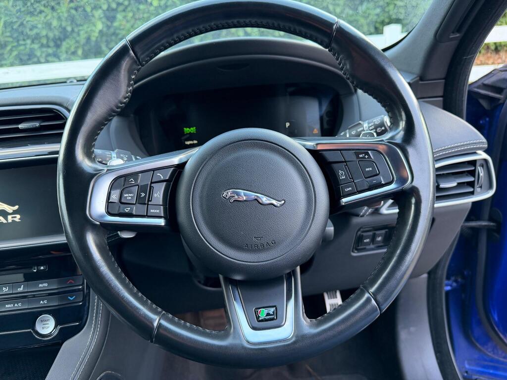 Jaguar F-PACE 2.0 D180 R-Sport Auto AWD Euro 6 (s/s) 5dr thumbnail 24