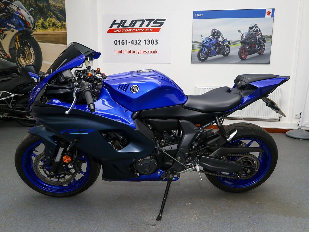 Yamaha R7