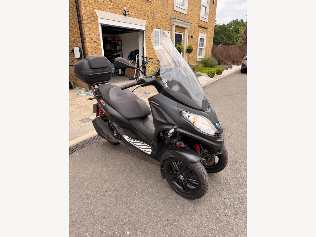 Piaggio MP3 300