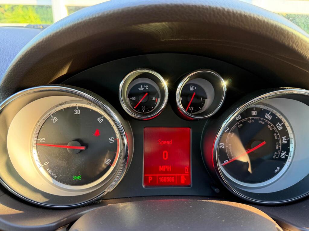 2010 Vauxhall Insignia thumbnail 29