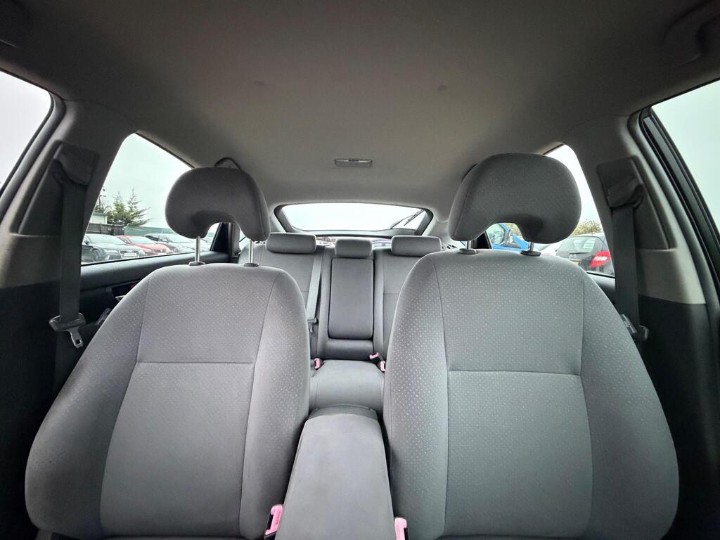 Toyota Prius 1.5 T Spirit CVT 5dr thumbnail 17