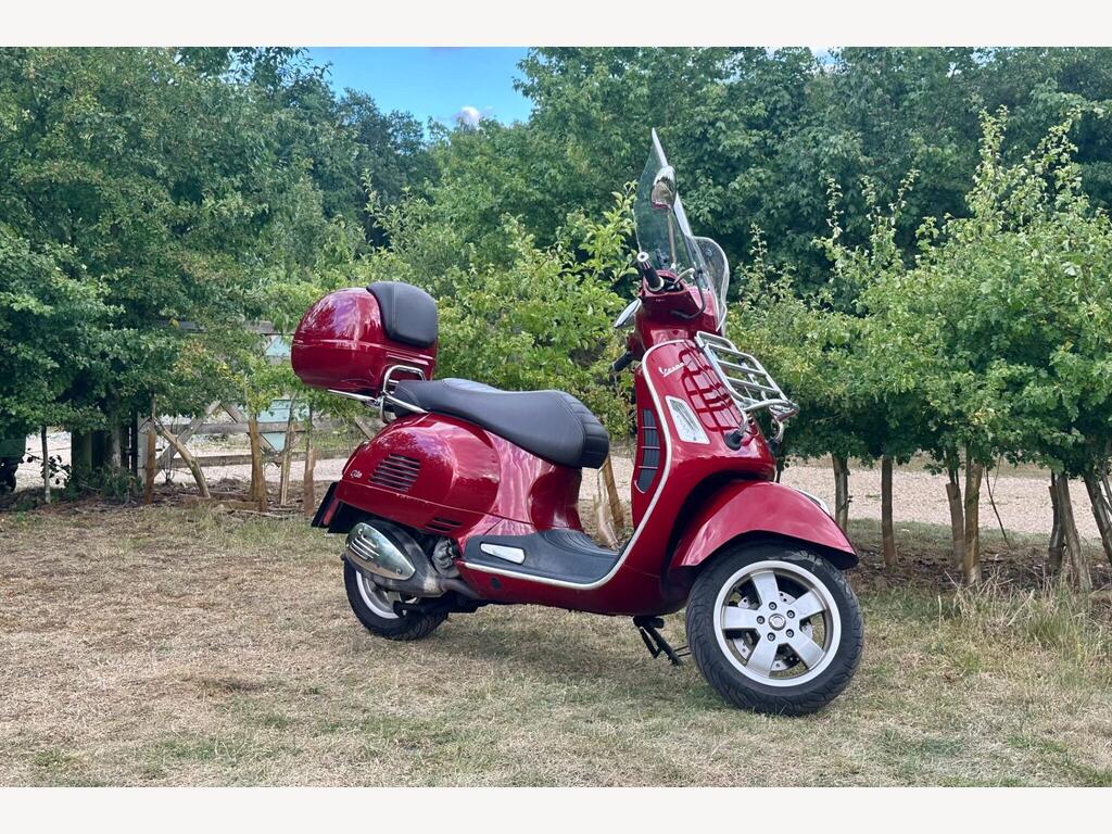 Piaggio Vespa GTS 300