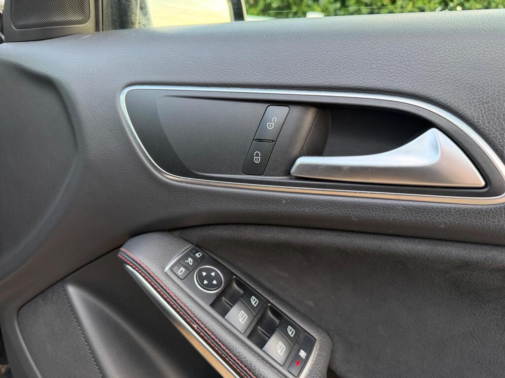 2015 Mercedes-Benz A Class thumbnail 21