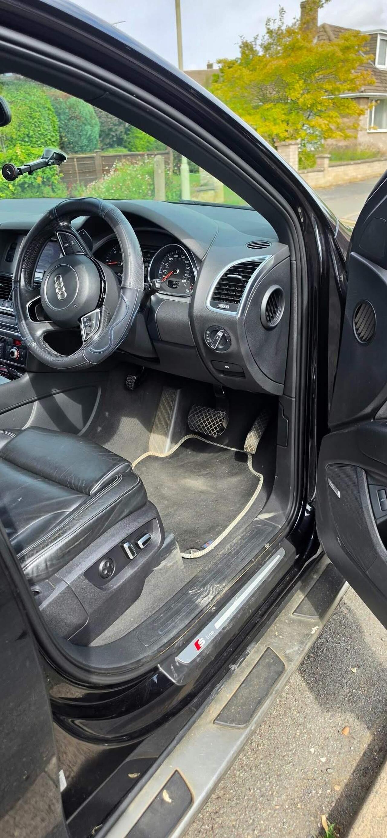 Audi Q7 — photo 11