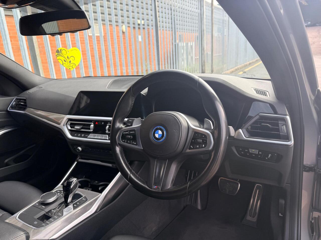 2022 BMW 3 Series 2.0 330e 12kWh M Sport Pro Edition Auto xDrive Euro 6 (s/s) 4dr, photo 5