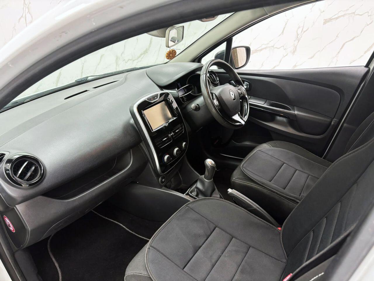 Renault Clio — photo 13