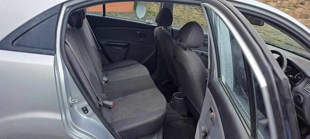 Kia Rio — photo 11