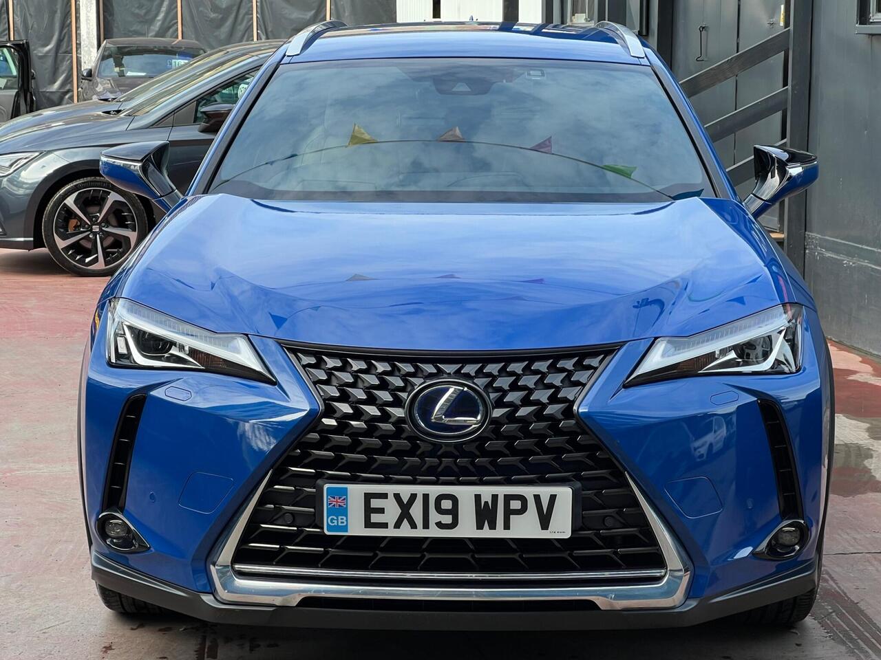 Lexus UX — photo 19