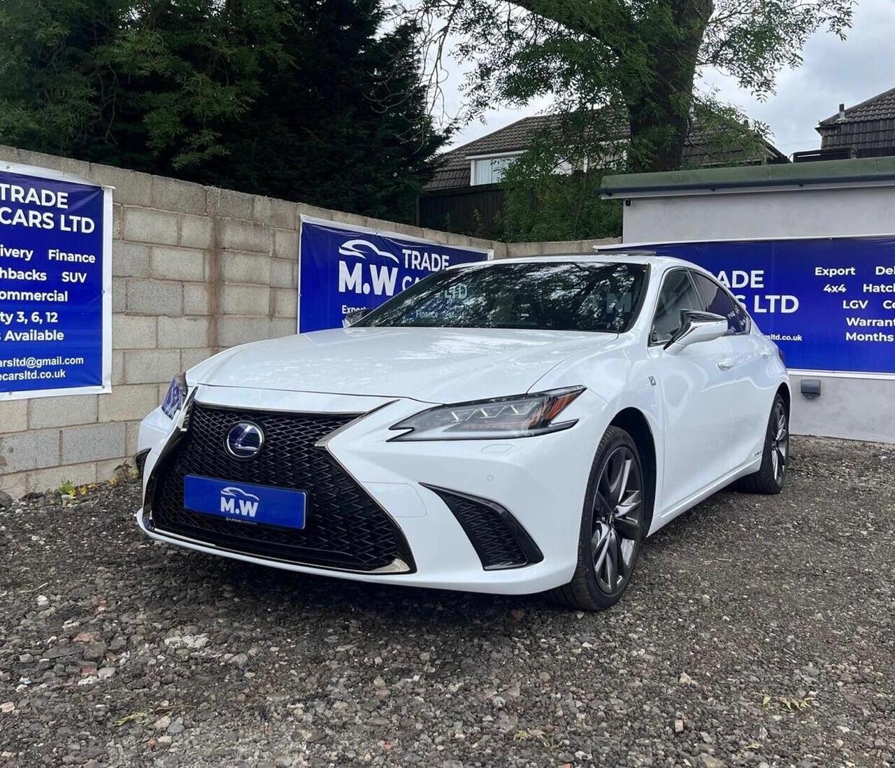 Lexus ES — photo 1