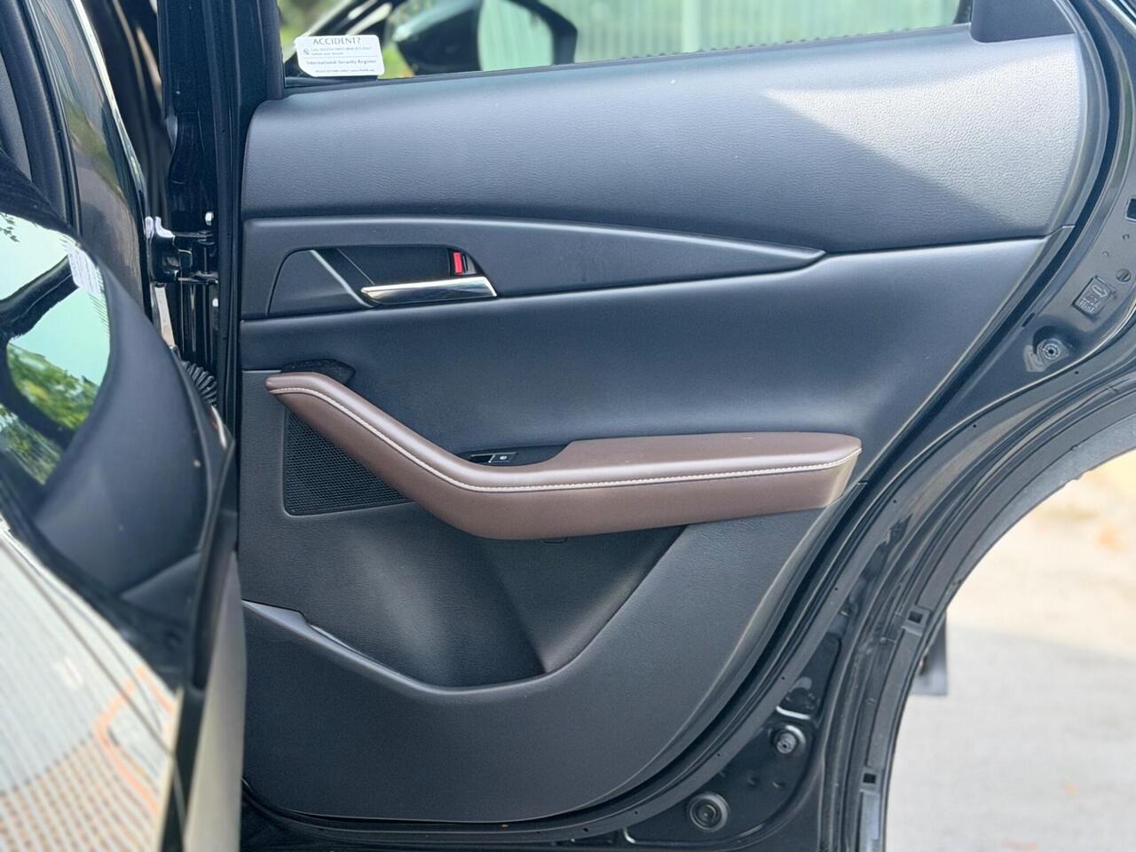 Mazda CX-30 — photo 24