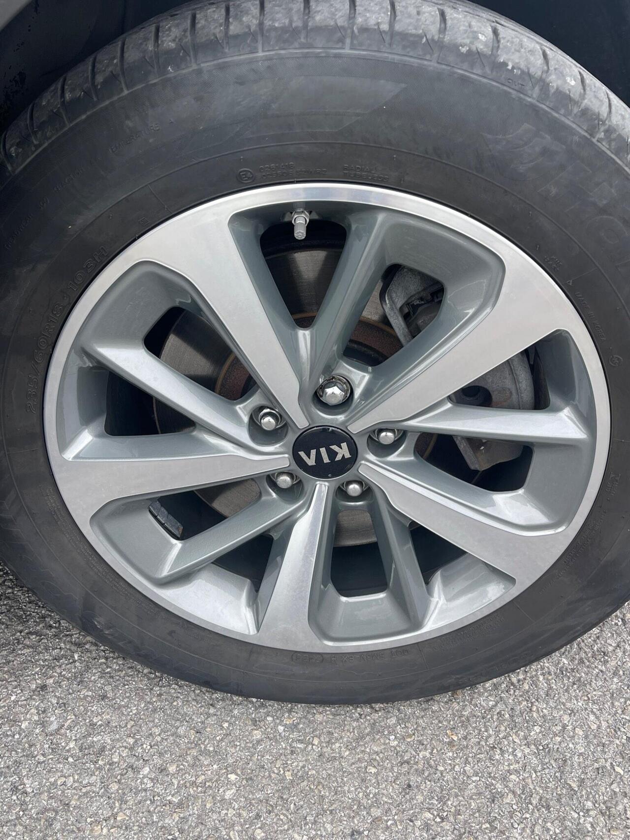 Kia Sorento — photo 22