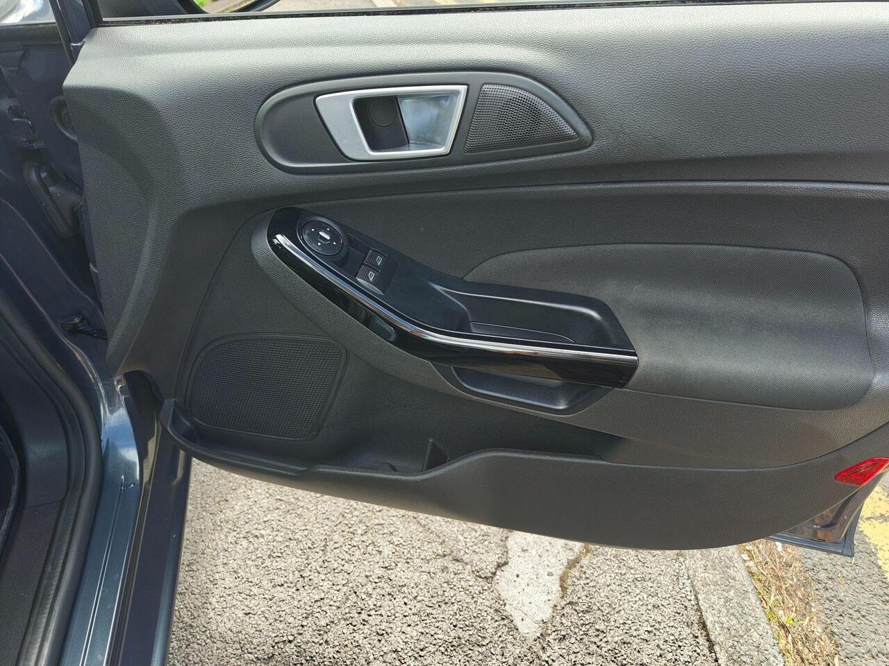 Ford Fiesta — photo 37