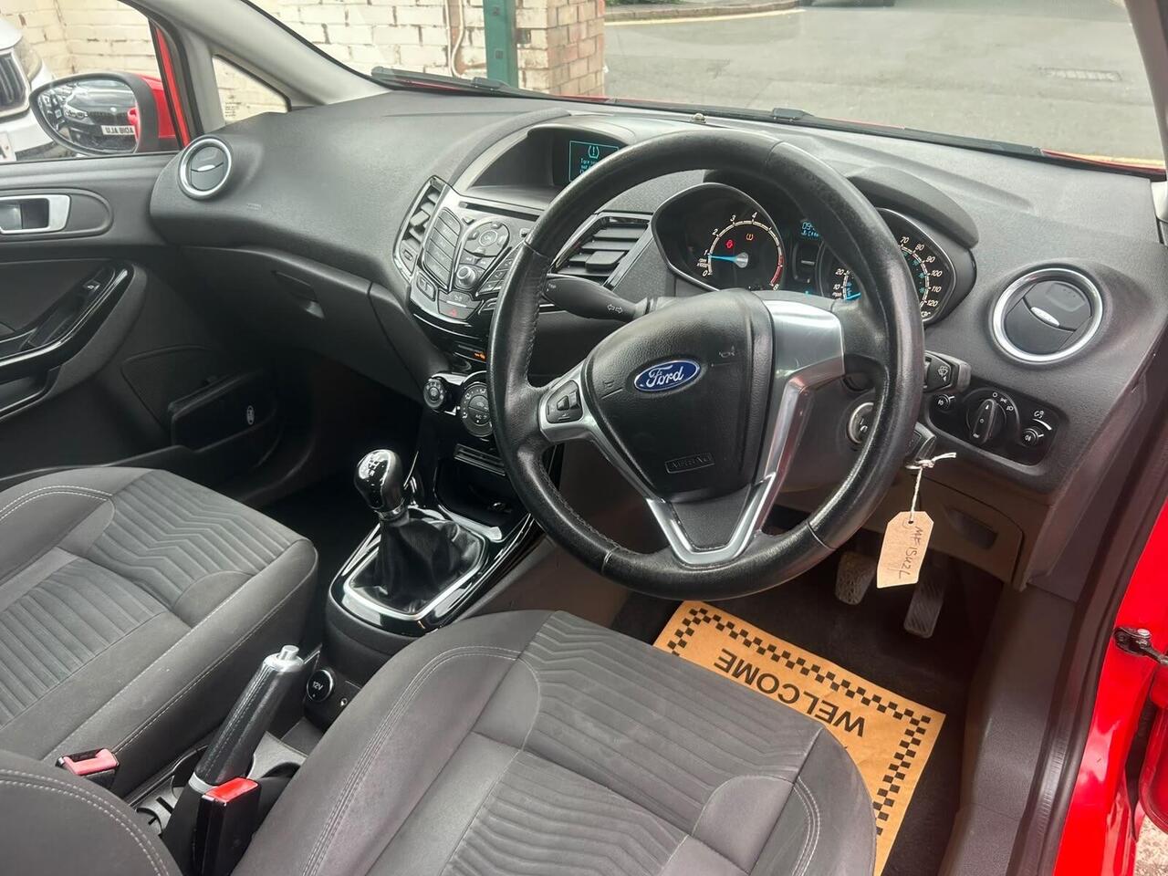Ford Fiesta — photo 10