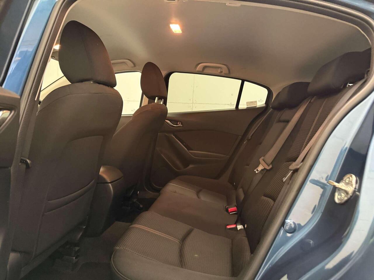 Mazda Mazda3 — photo 41