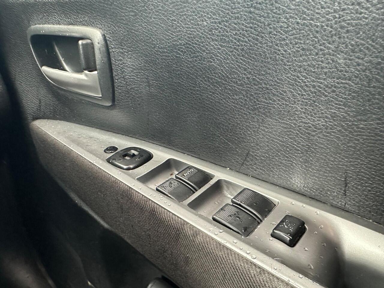 Mazda Mazda2 — photo 20