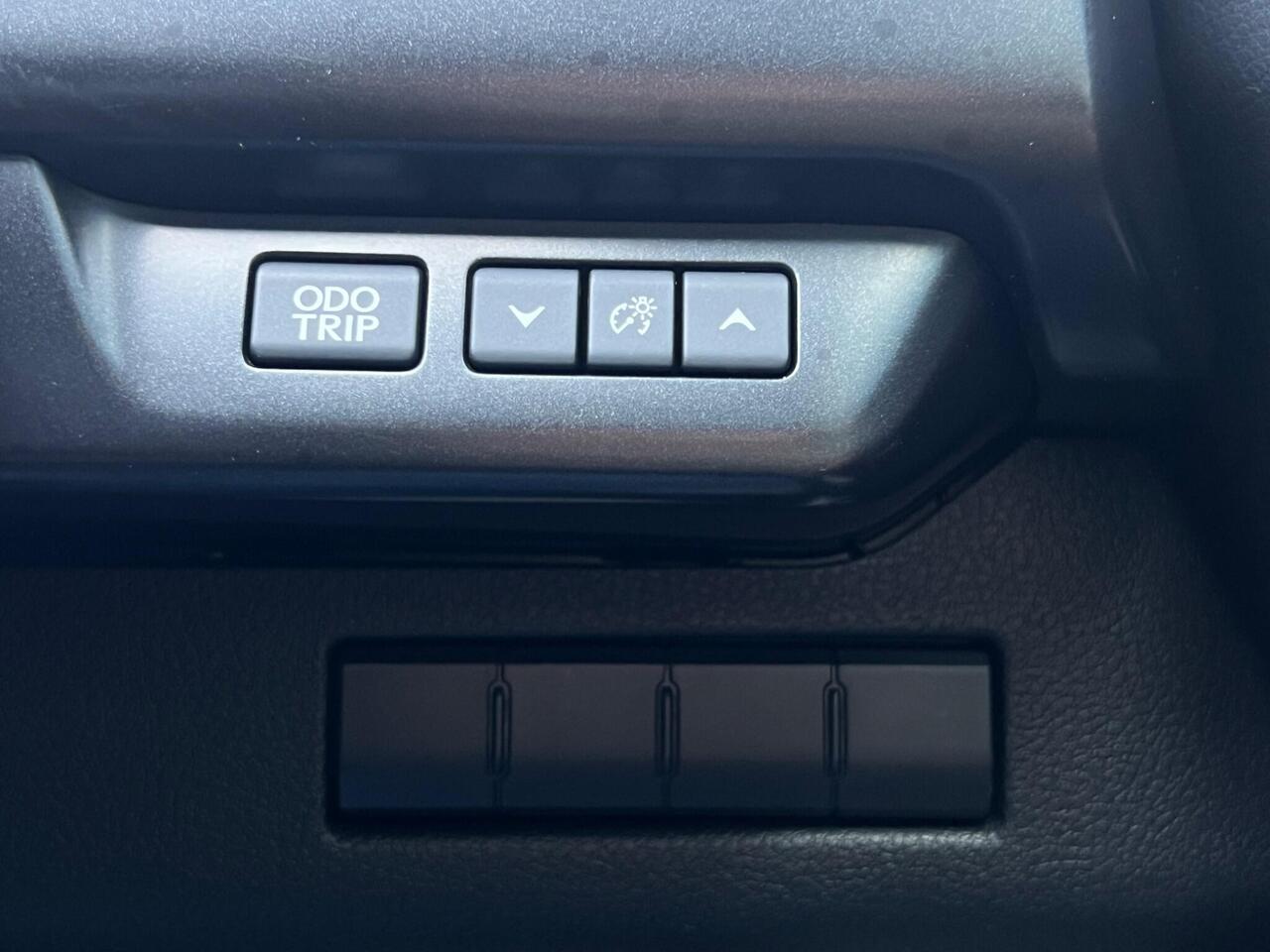 Lexus UX — photo 37