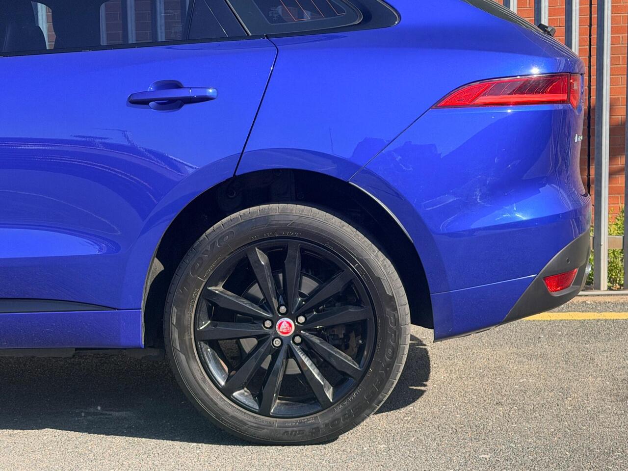 2017 Jaguar F-PACE 2.0 P250i R-Sport Auto AWD Euro 6 (s/s) 5dr, photo 15