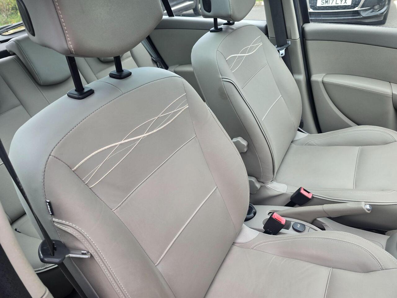 Renault Clio — photo 14