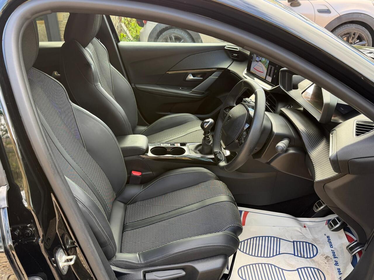 Peugeot 208 — photo 9