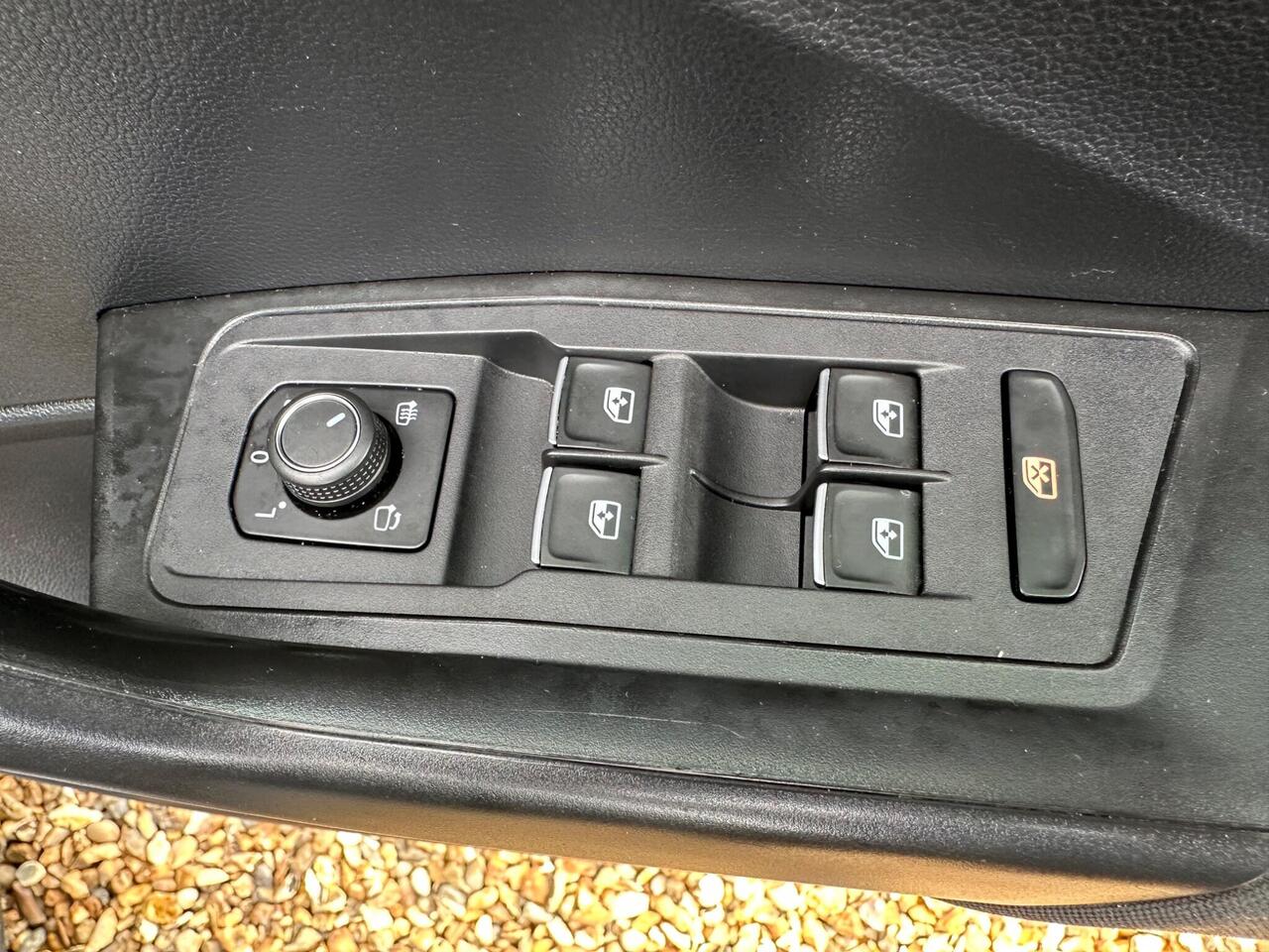 Volkswagen T-Roc — photo 21