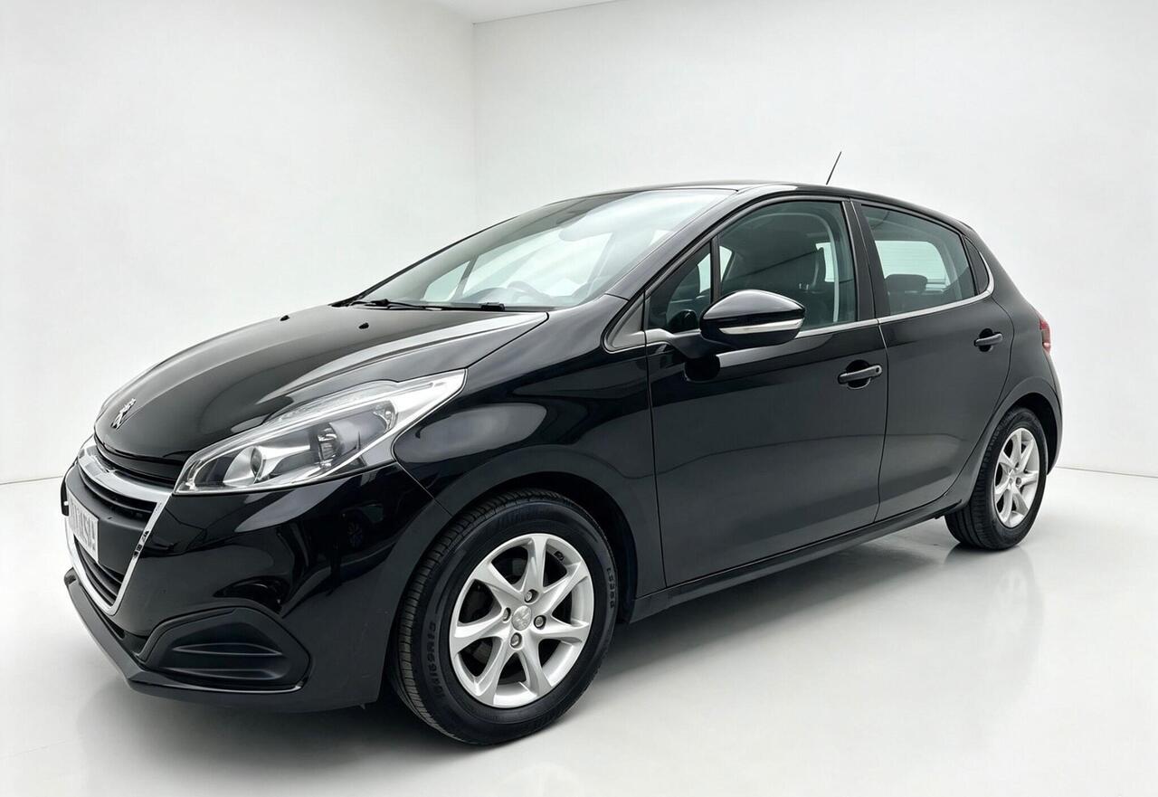 Peugeot 208 — photo 2