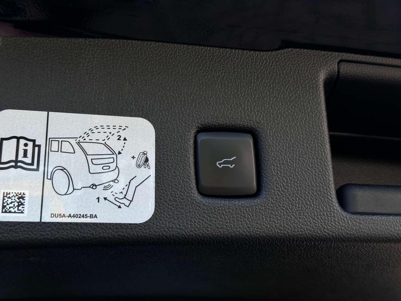 Ford Kuga — photo 27