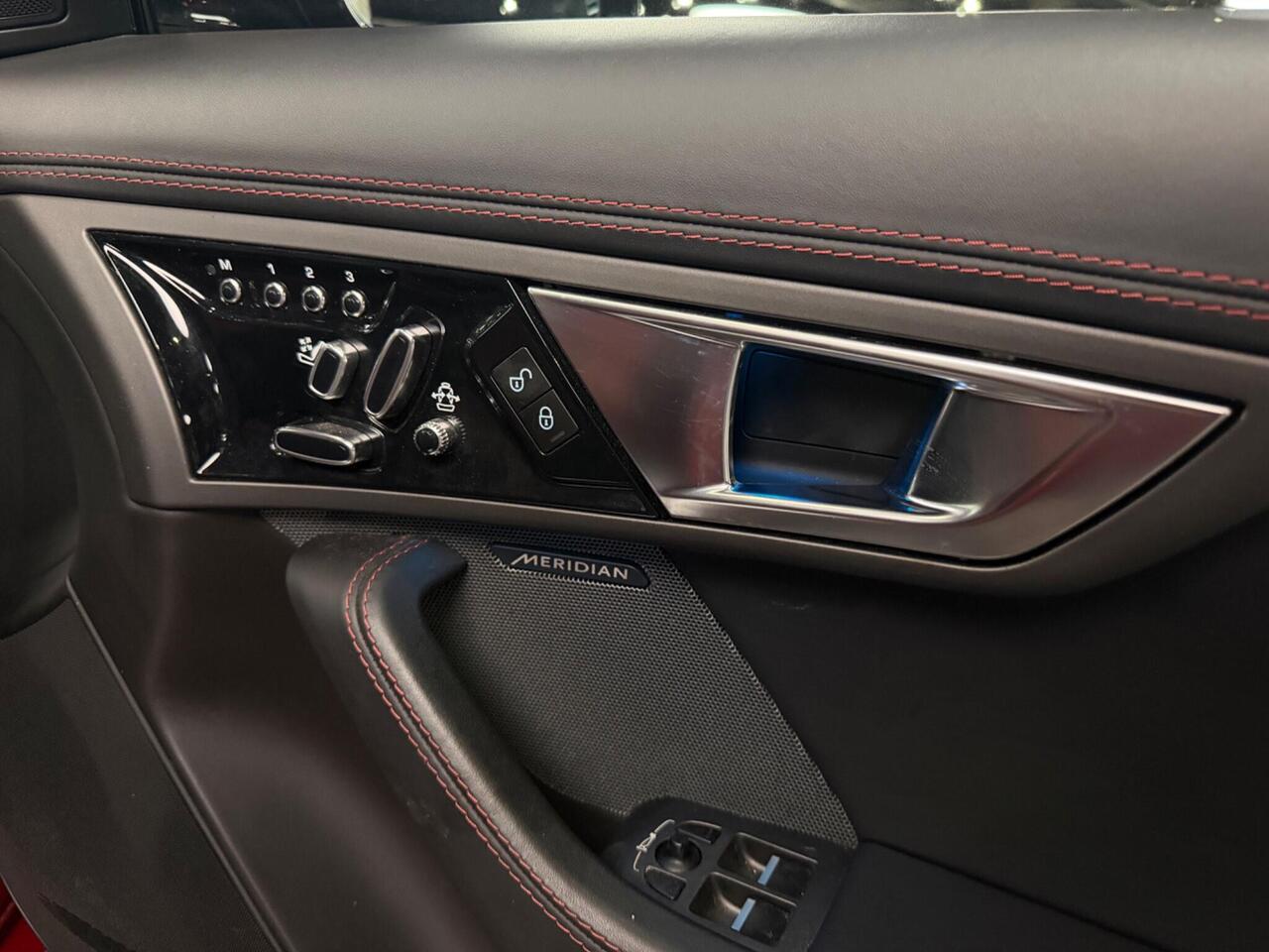 Jaguar F-Type — photo 26