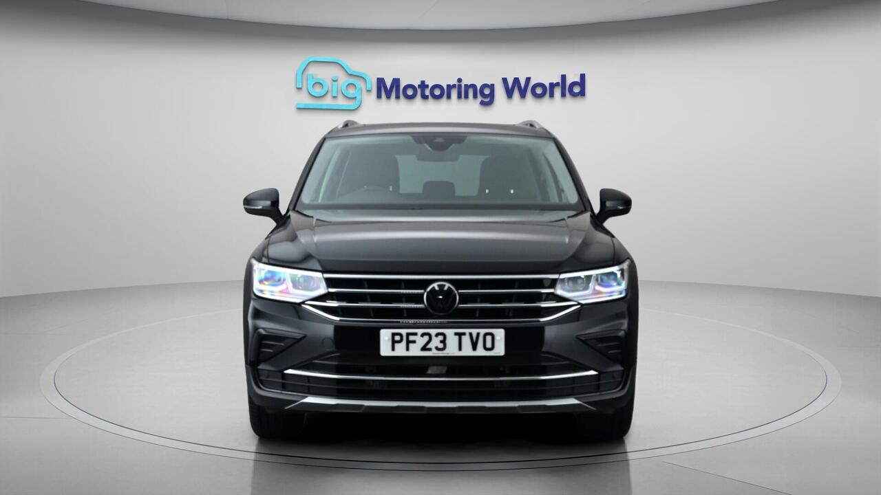Volkswagen Tiguan — photo 3