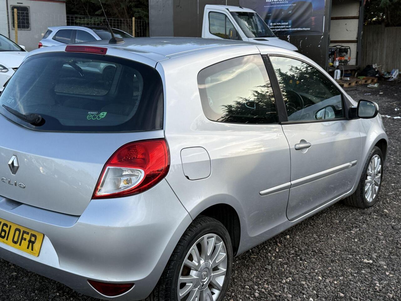 Renault Clio — photo 16