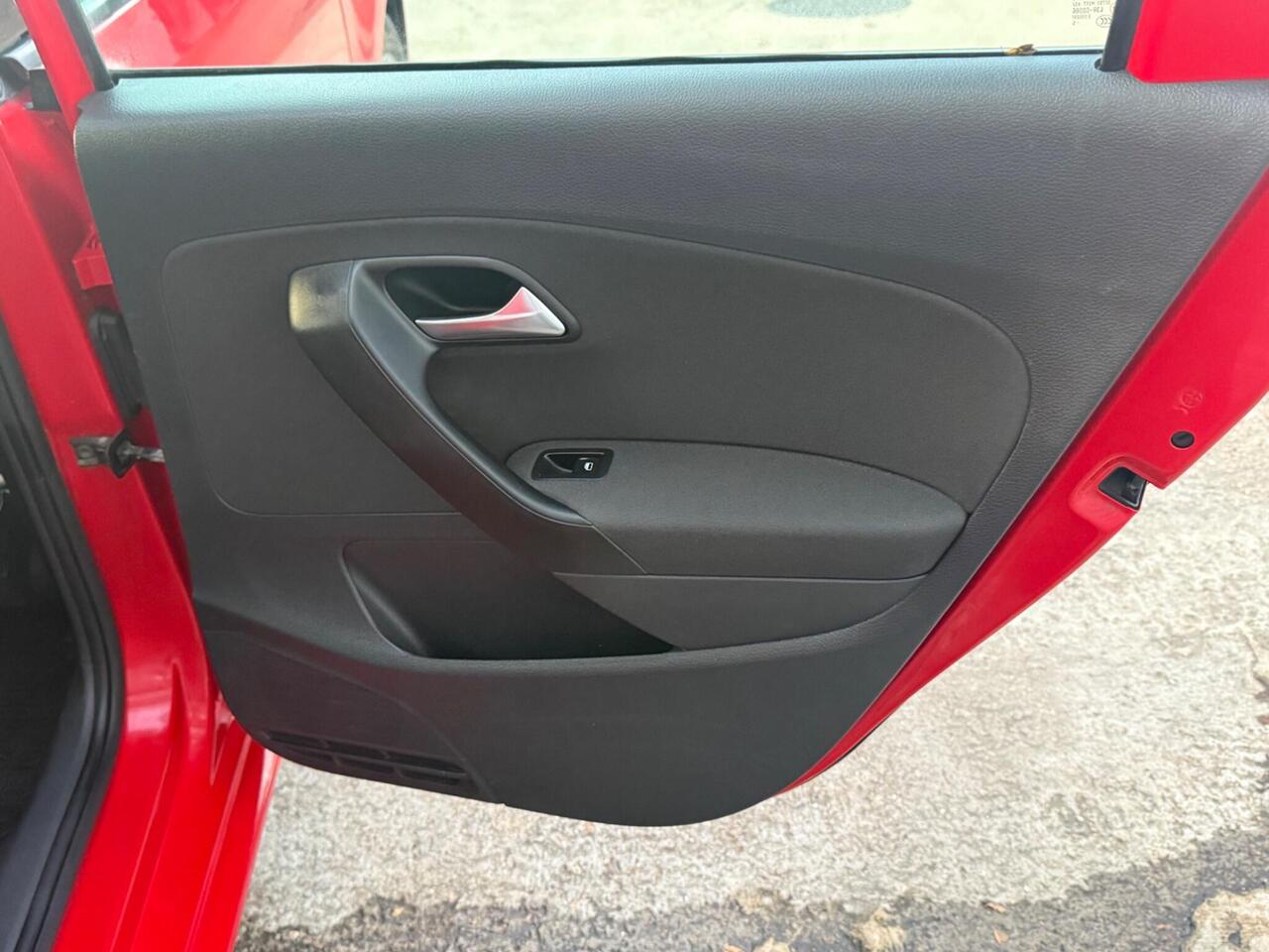 Volkswagen Polo — photo 29