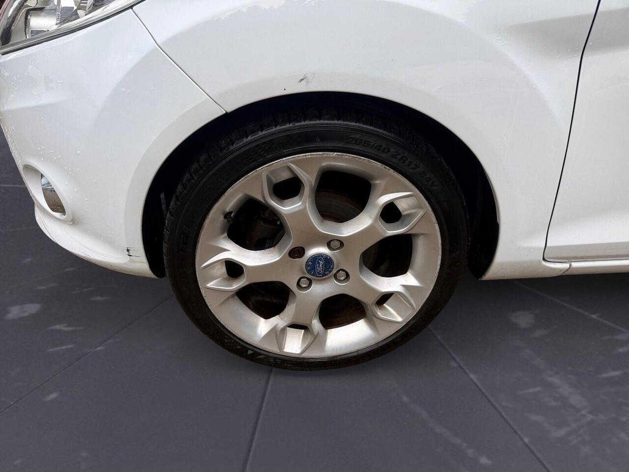 Ford Fiesta — photo 10