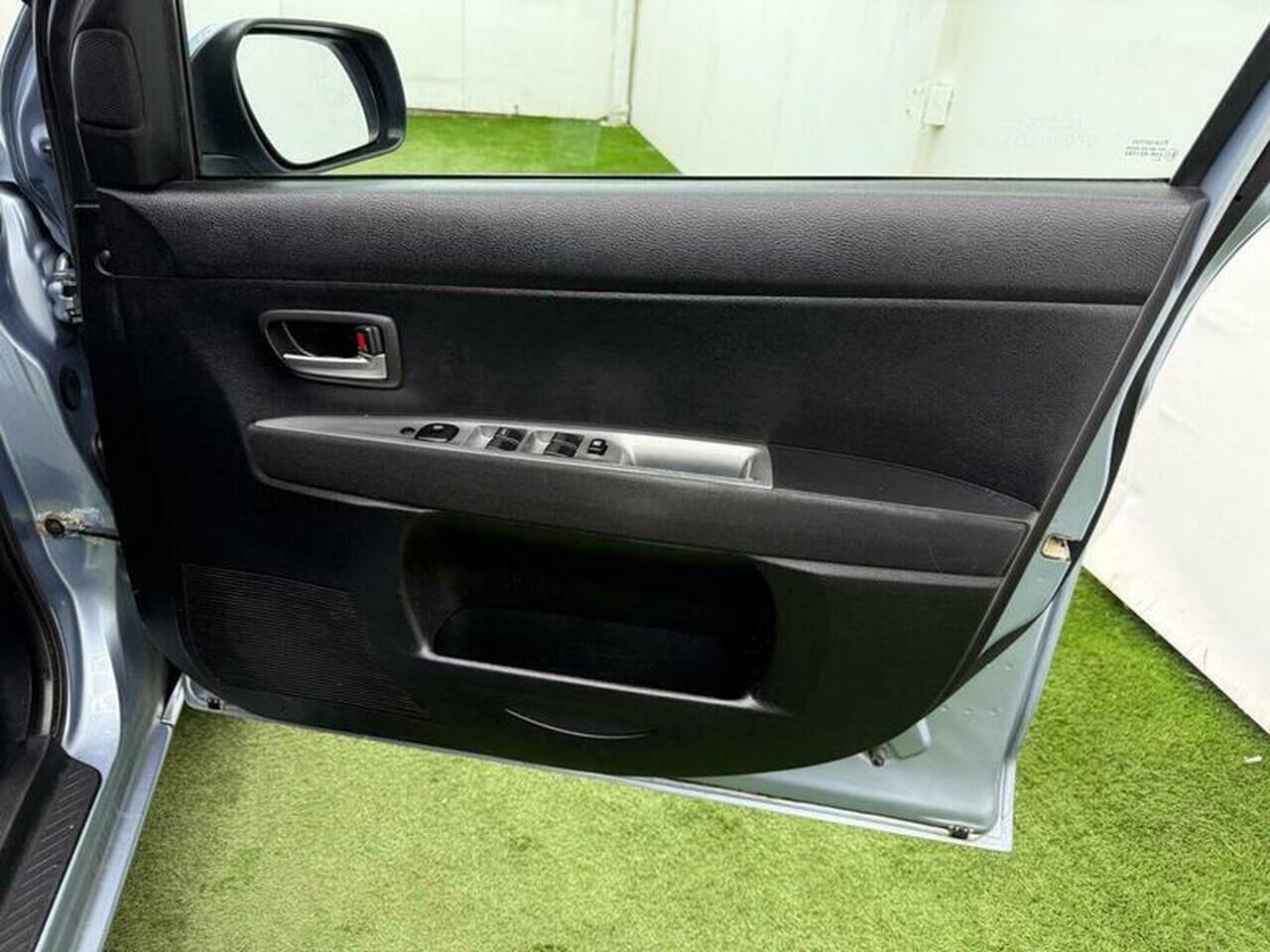 Mazda Mazda2 — photo 16
