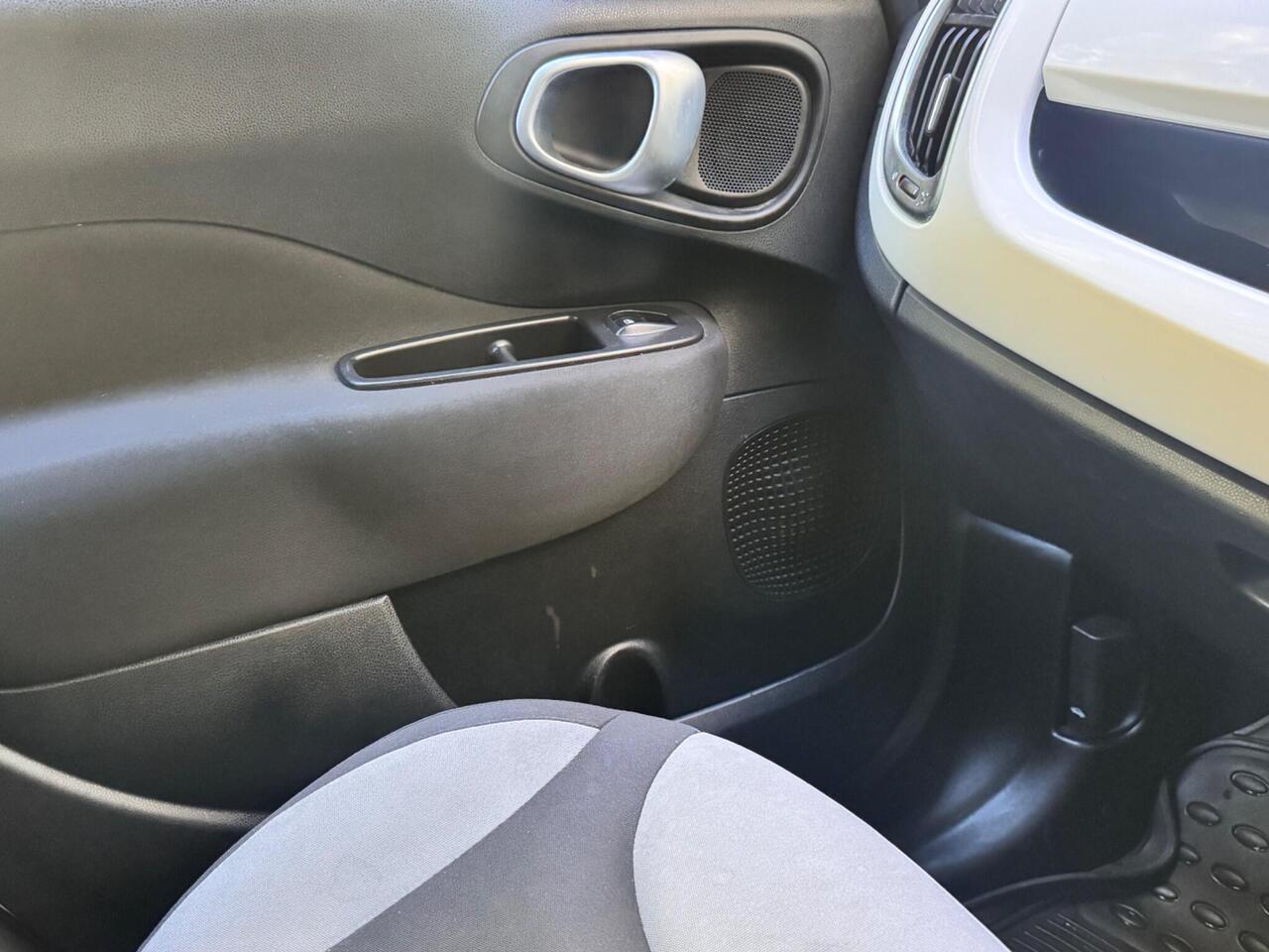 Fiat 500L — photo 24
