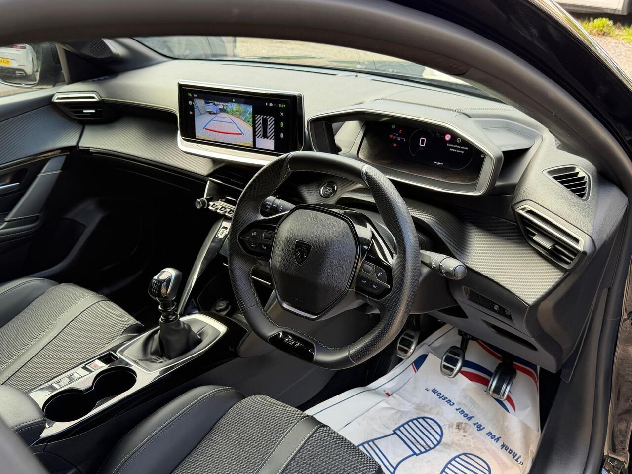 Peugeot 208 — photo 24