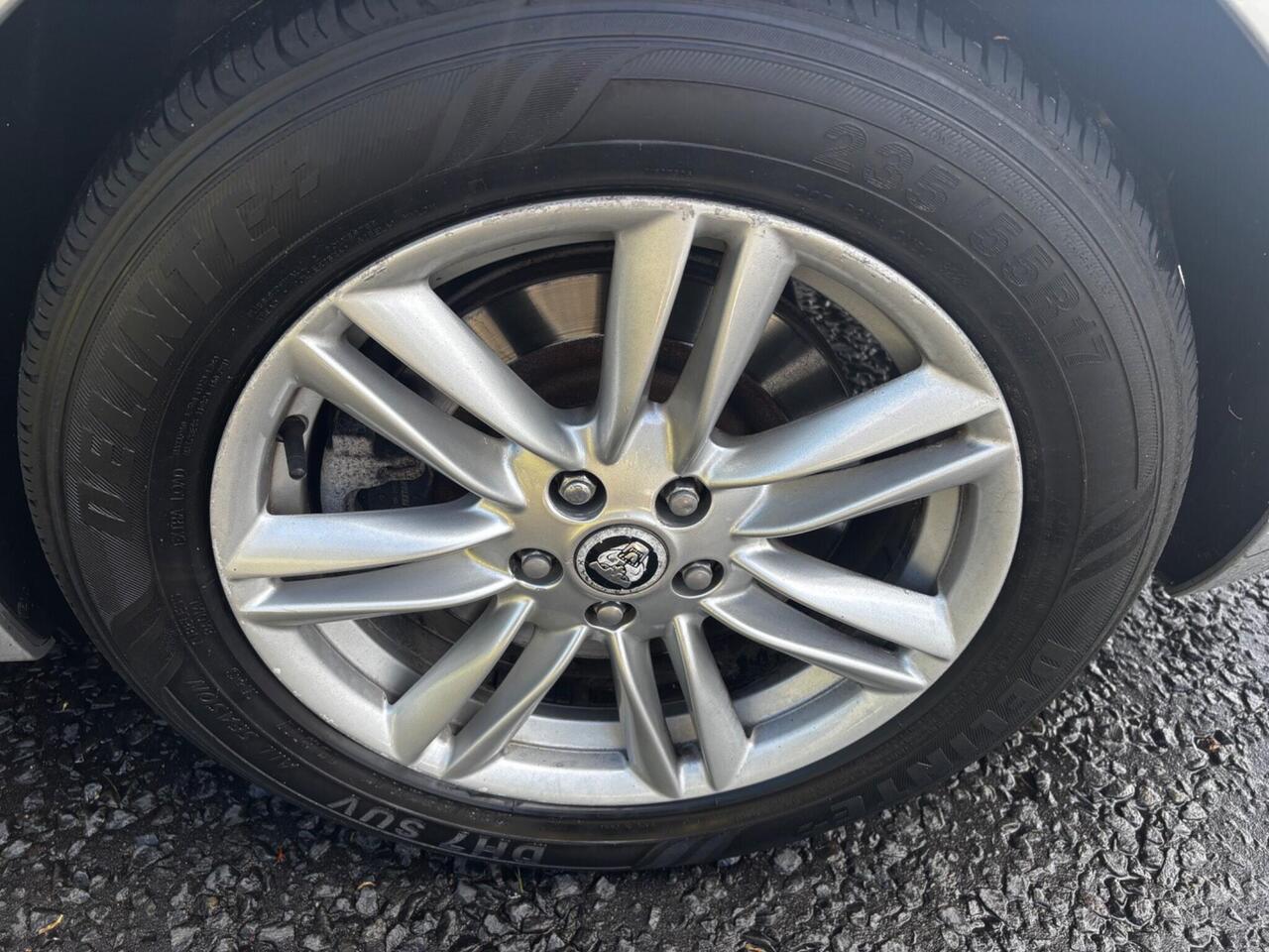 Jaguar XF — photo 12