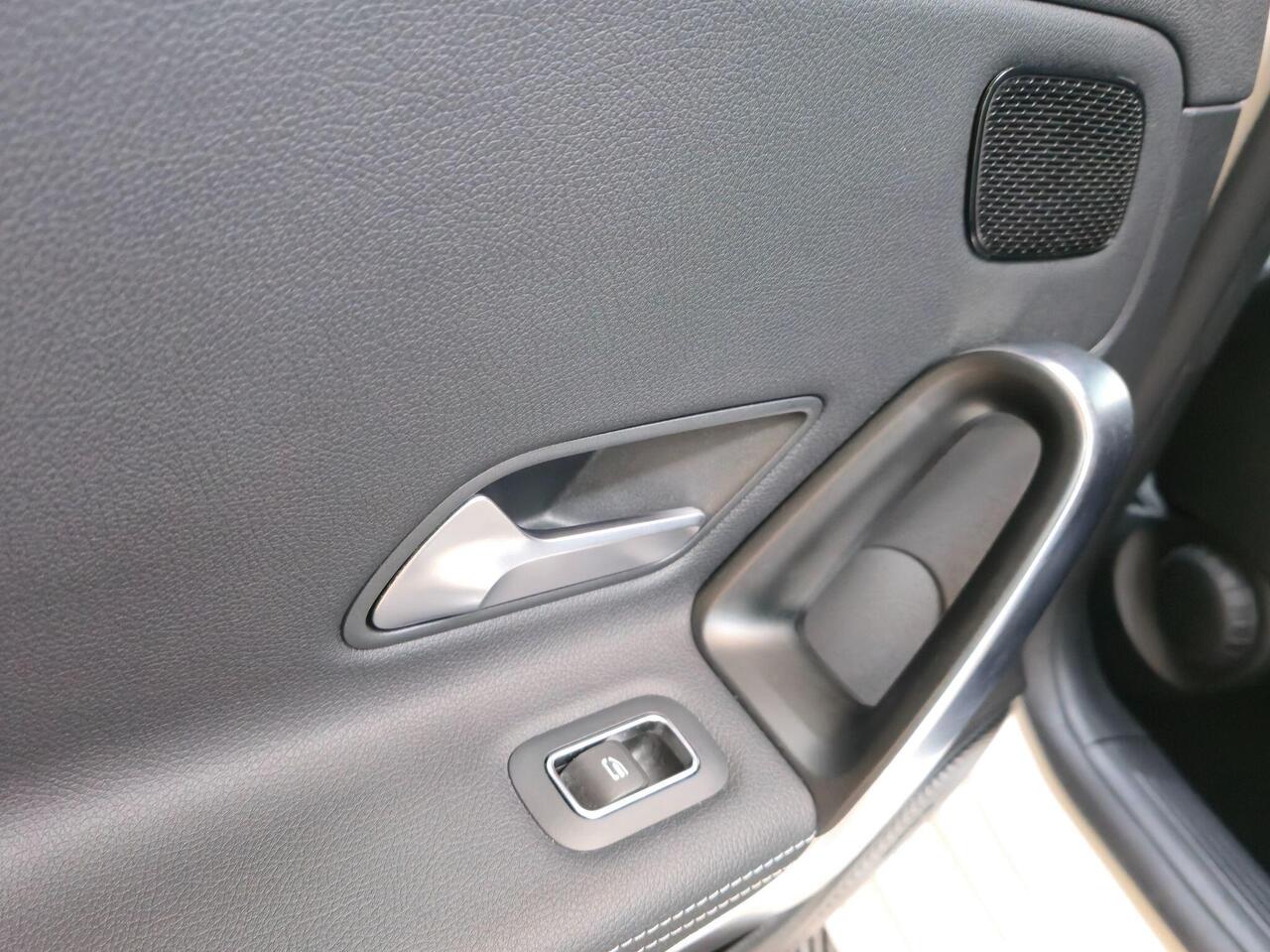 Mercedes-Benz CLA — photo 44