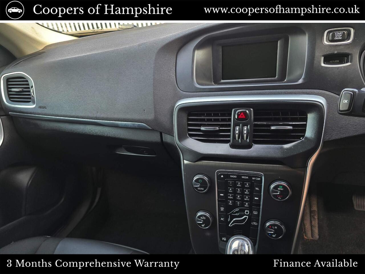 Volvo V40 — photo 13