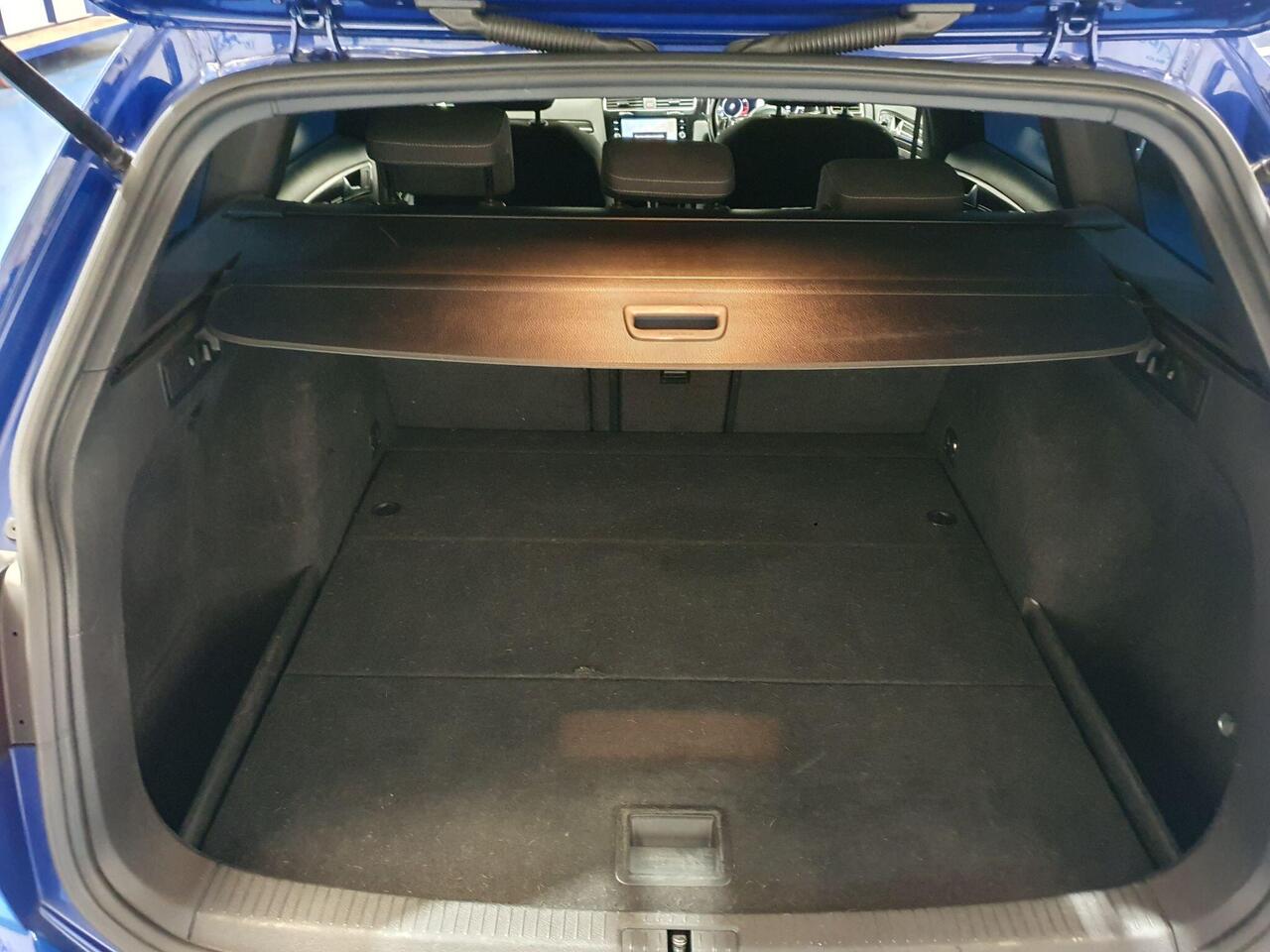 Volkswagen Golf — photo 17