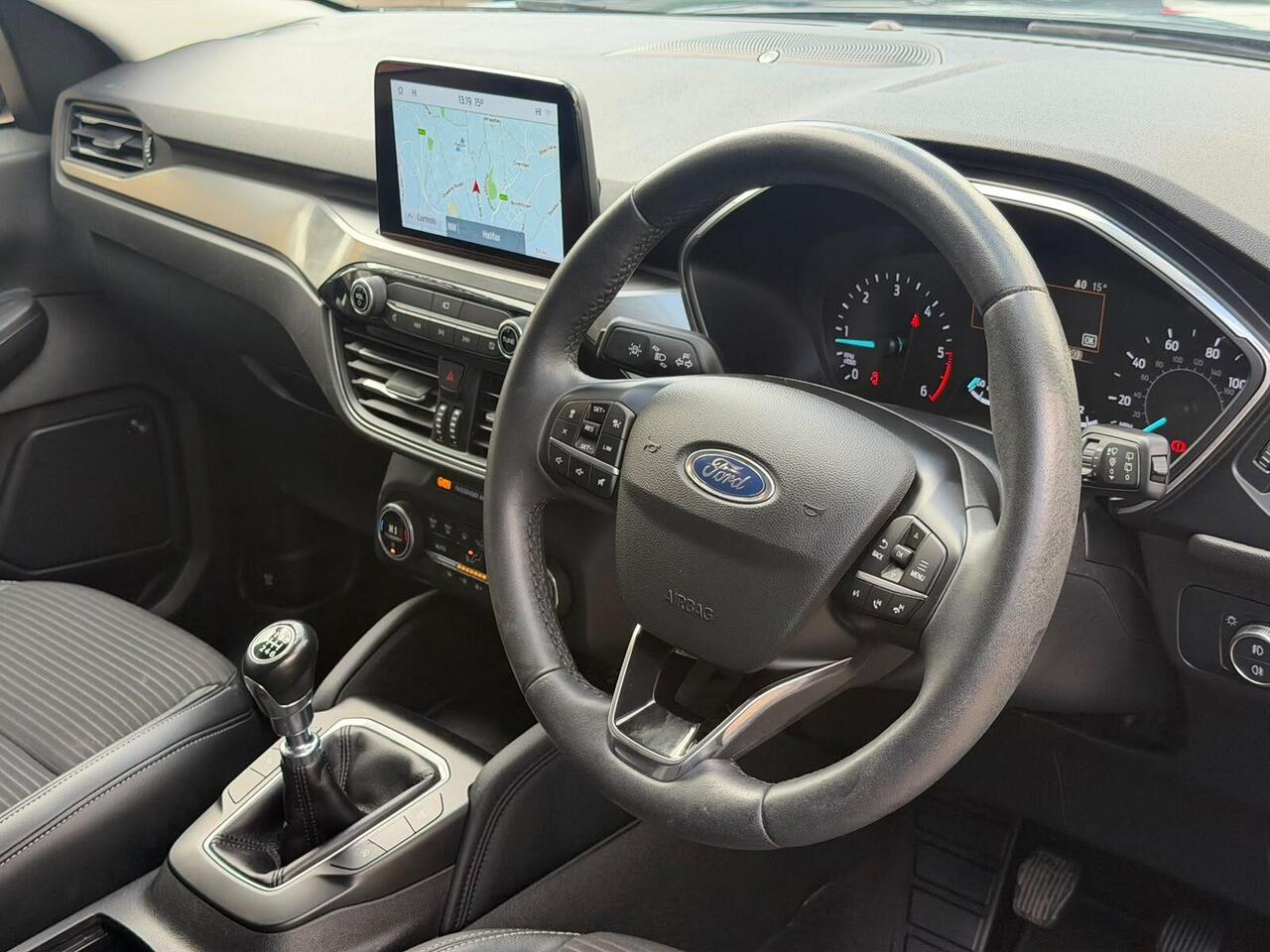 Ford Kuga — photo 44