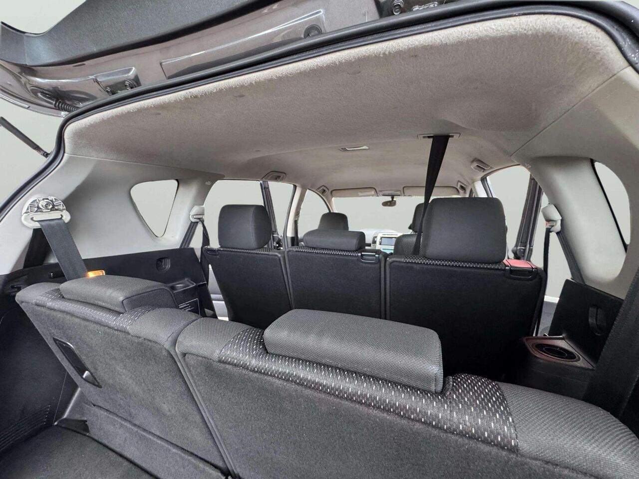 Toyota Corolla Verso — photo 35