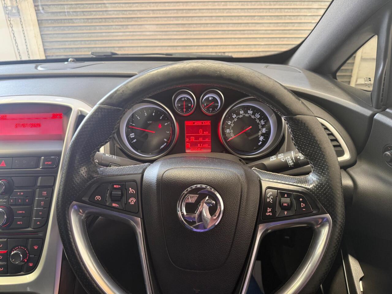 Vauxhall Astra GTC — photo 11