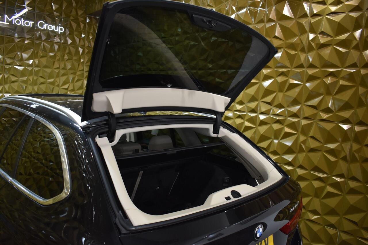 BMW 5 Series — photo 8
