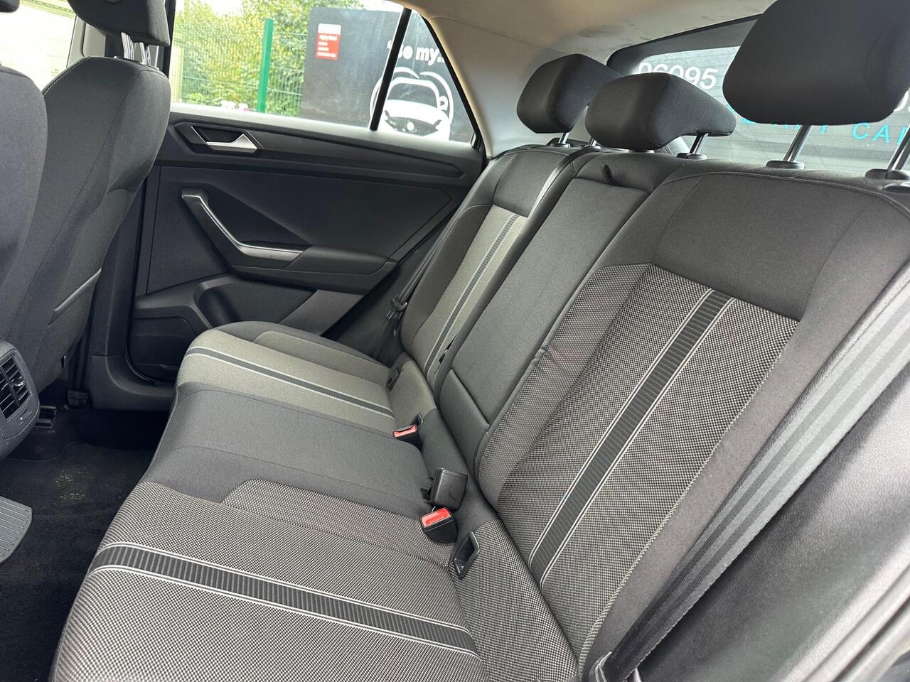 Volkswagen T-Roc — photo 20