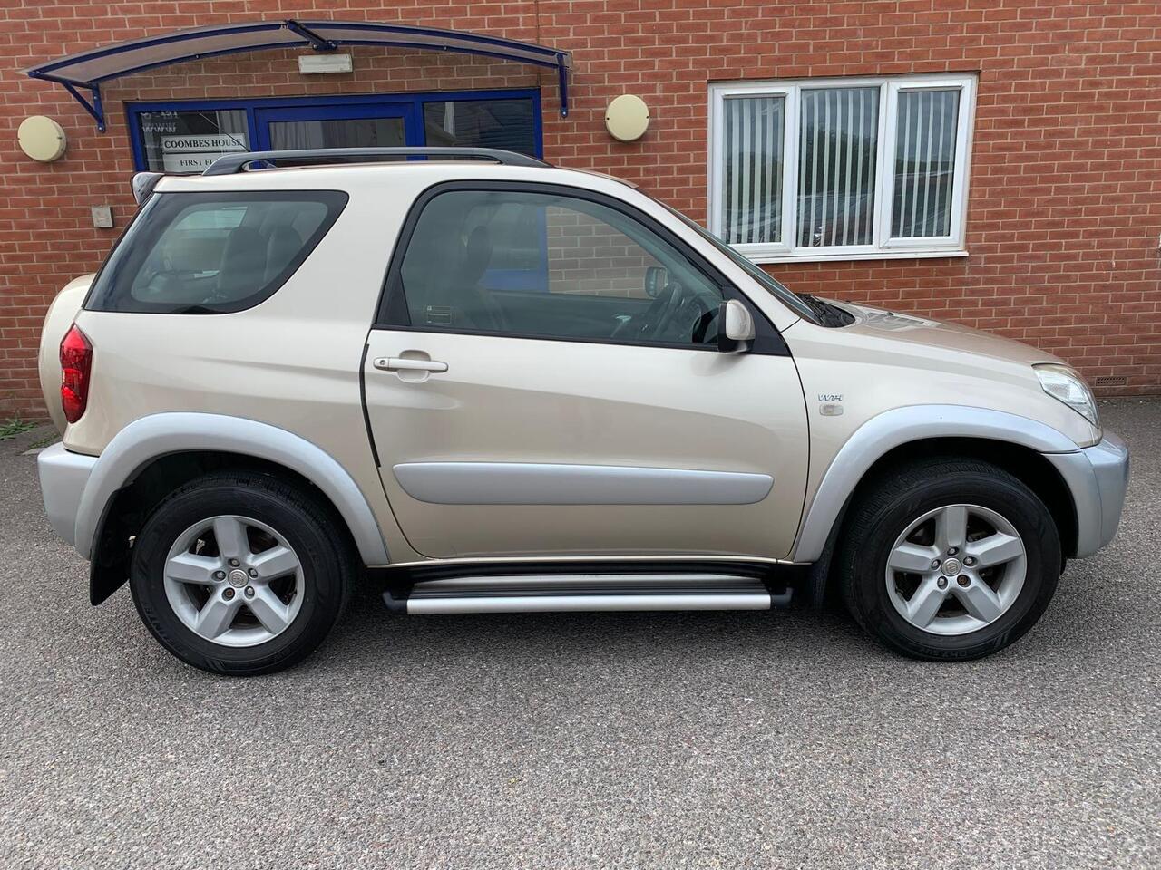 Toyota RAV4 — photo 9