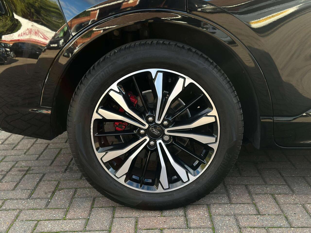 Ford Kuga — photo 19